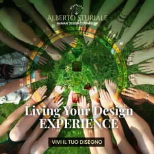 Mani e piedi disposti in cerchio sull’erba, con il Mandala del Rave e il titolo Living Your Design EXPERIENCE.